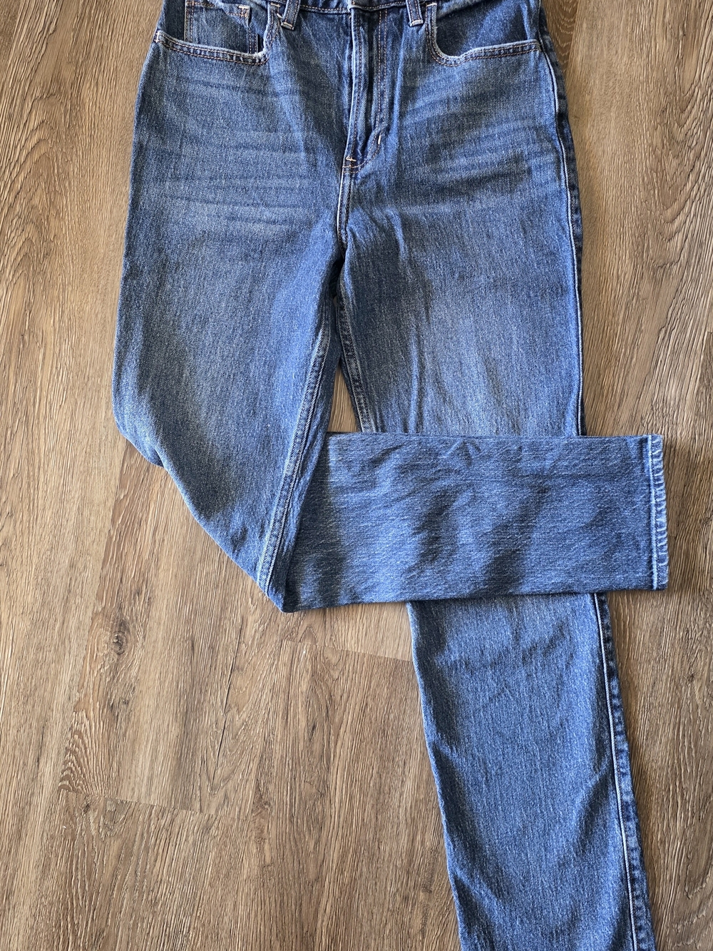 Hollister High-Rise Blue Straight Jeans